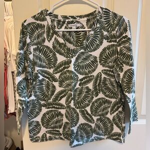 Chico’s medium size 1 women’s top, white with green detail, like new!